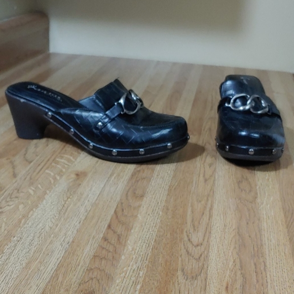 Bear Ever Carman Bare Traps Clogs 8M - Picture 1 of 10